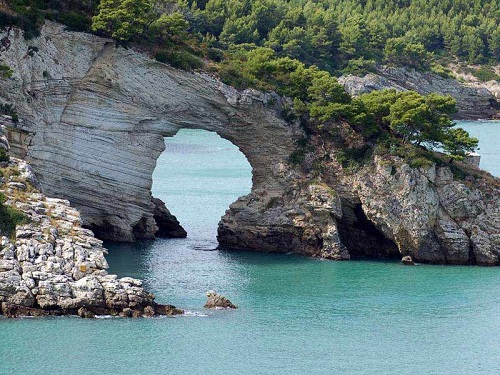 Gargano_Parco_Nazionale_-_arco_naturale