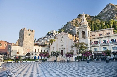 plaza-taormina-sicily_974x650