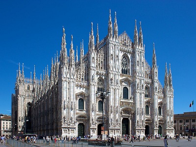 Milan_Cathedral_from_Piazza_del_Duomo